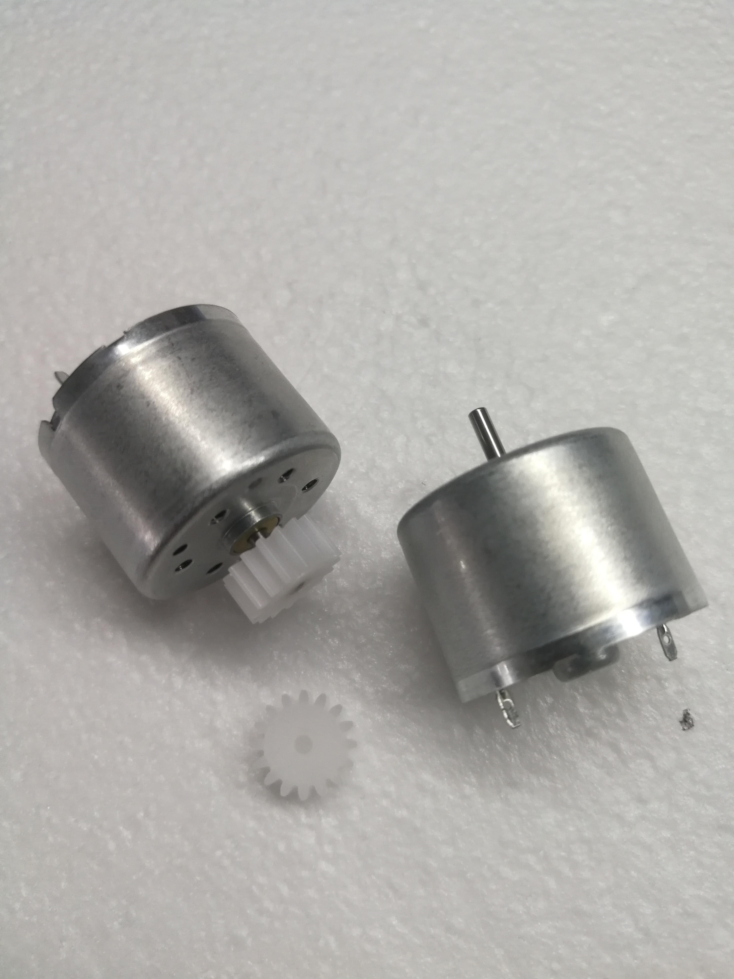 电刷弹簧在直流电机中的作用有哪些？深圳直流电机电机厂家为您揭秘